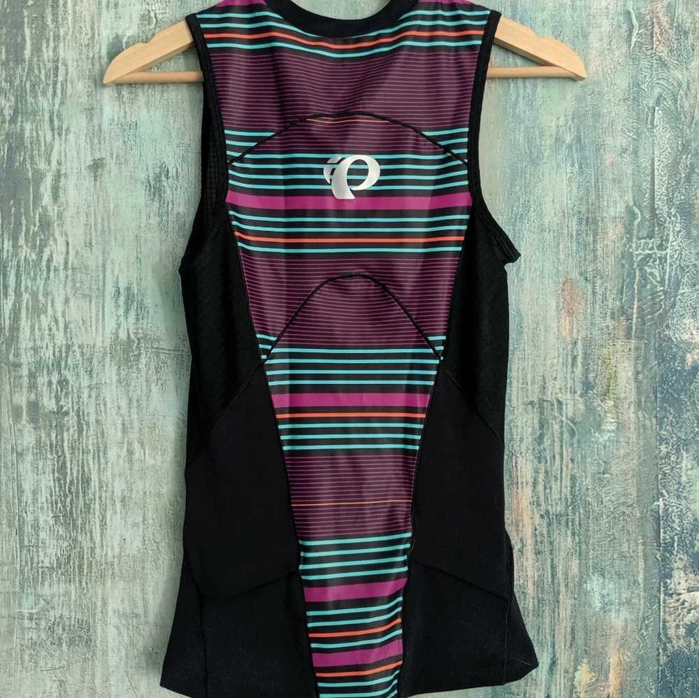 ⚠️⚠️ moving ⚠️⚠️NWT tri top